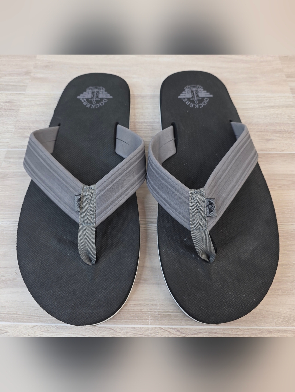 New Mens 11/12 Dockers Gray and Black Flip-Flop Sandals